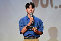 [포토] 이무진 소개하는 주긍정