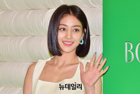 [포토] 트와이스 지효, 매력 만점 손 인사