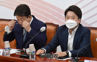 [포토] 최고위 시작 기다리는 이준석 국민의힘 대표