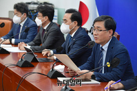 [포토] 발언하는 김성환 민주당 정책위의장