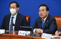 [포토] 비대위 참석한 박홍근 민주당 원내대표