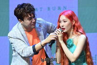 [포토] 컴백한 선미 "열이올라요, 많이 찾아주세요"