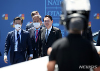 [포토] 마드리드 이페마 도착한 윤석열 대통령