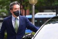 [포토] 경찰위원회 향하는 윤희근 경찰청장 내정자