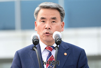 [포토] 합참의장 이취임식 참석한 이종섭 국방부 장관