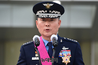 [포토] 전역사하는 원인철 전임 합동참모의장