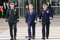 [포토] 합참의장 이취임식 향하는 이종섭·원인철·김승겸