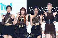 [포토] 첫 번째 미니앨범 '워너 노'로 데뷔한 아이리스