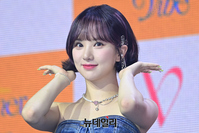 [포토] 비비지 은하, 귀여운 꽃받침 포즈