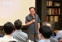 [포토] 박정희 대통령 관련 서적 북콘서트 참석한 좌승희 원장