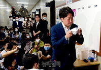 [포토] 취재진 뒤로하고 윤리위 향하는 이준석 대표