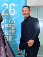 [포토] BIFAN 입장하는 배우 이설구