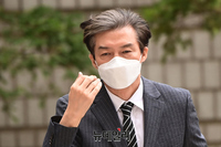 [포토] 법원 향하는 조국 