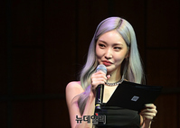 [포토] 청하, 2번째 정규앨범 '베어&레어 파트1' 발매