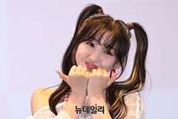 [포토] 버스터즈 지은, 귀여운 꽃받침 포즈