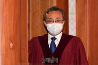 [포토] '검수완박' 공개변론, 입장하는 유남석 헌법재판소장