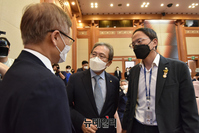 [포토] 검수완박 공개변론, 대화 나누는 박주민·송기헌·민형배