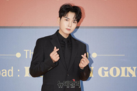 [포토] 슈퍼주니어 려욱, 팬에게 드리는 손 하트