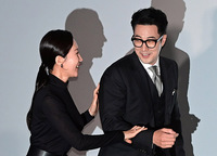 [포토] 다정하게 입장하는 소지섭-염정아