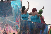 [포토] 3년만에 열린 퀴어퍼레이드...폭우속 도심 행진