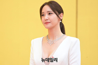 [포토] 윤아, 감춰도 안 가려지는 미모