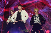 [포토] 파워풀한 군무 '힛 더 베이스'로 컴백한 블리처스