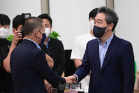 [포토] 직협 대표단 간담회서 악수하는 윤희근·민관기