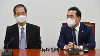 [포토] 환담 나누는 한덕수 총리와 박홍근 원내대표