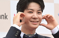 [포토] 정동원, 엄마팬들에게 얼굴하트