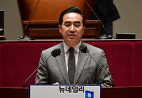 [포토] 의총서 발언하는 박홍근 민주당 원내대표