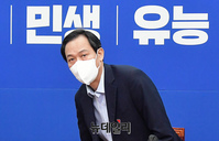[포토] 입장하는 우상호 민주당 비상대책위원장