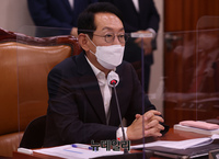 [포토] 회의 주재하는 김도읍 법제사법위원장