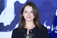 [포토] 안젤리나 다닐로바 "한산, 27일 개봉해요"