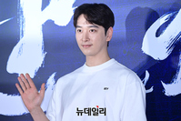 [포토] 황찬성 "한산, 시사회 왔어요"