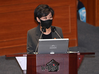 [포토] 답변하는 박순애 사회부총리 겸 교육부 장관