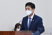 [포토] 국회 출석한 김주현 금융위원장