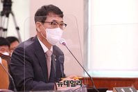 [포토] 국회 출석한 최응천 문화재청장