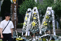 [포토] '경찰국 신설 규탄' 근조화환 놓인 경찰기념공원