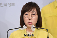 [포토] 코로나19 정례브리핑하는 백경란 질병관리청장