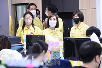 [포토] 서초구보건소 살펴보는 백경란 질병관리청장