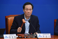 [포토] 의사진행 하는 우상호 민주당 비대위원장
