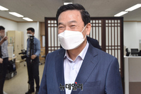 [포토] 취재진 만난 김순호 초대 경찰국장