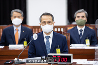 [포토] 정보위 시작 기다리는 김규현 국가정보원장