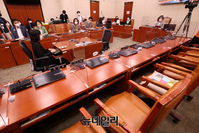 [포토] 국민의힘 없이 열린 국회 여성가족위원회