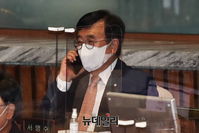[포토] 본회의 참석한 서병수 국민의힘 전국위원회 의장
