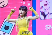 [포토] 포인트 안무 소개하는 예나 