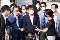 [포토] '비서 성폭행' 안희정, 만기 출소