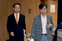 [포토] 회견장 떠나는 조해진·하태경