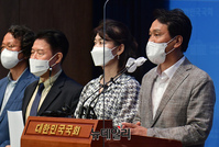 [포토] 김건희 여사 논문 규탄 기자회견 갖는 안민석