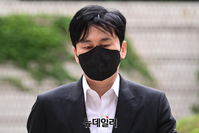 [포토] 굳은 표정으로 법원 향하는 양현석